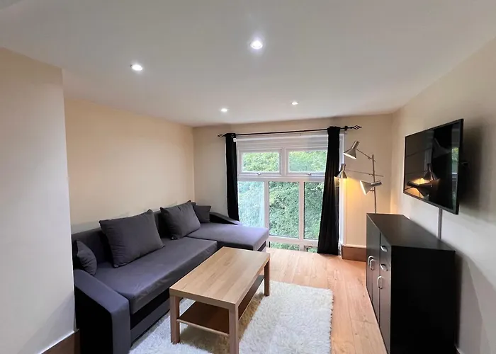 Lovely Split Level One Bedroom Apartment - Finchley Road