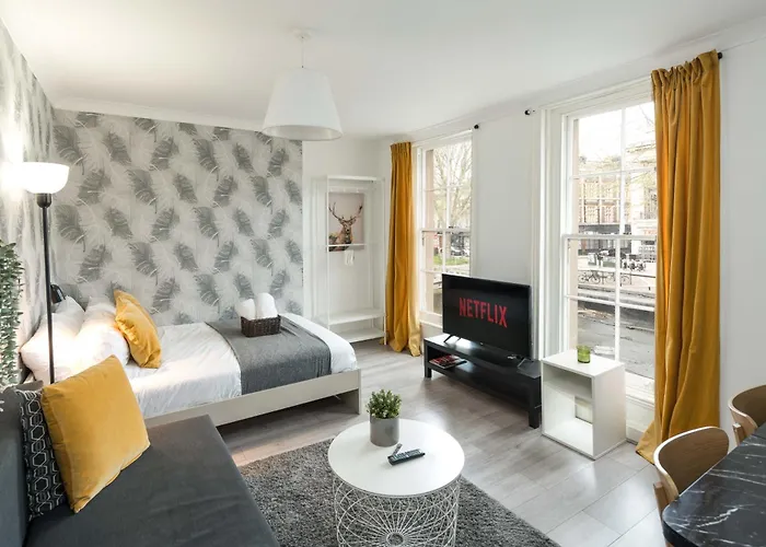 Private Double Room Shared Bathroom Near City Centre