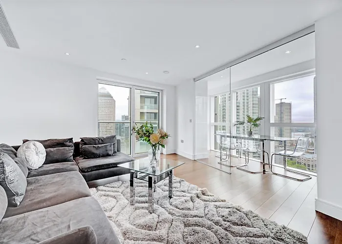 Modern Two Bed Serviced Accommodation In London Canary Wharf - Perfect For Long Stay, Business, Leisure And Relocations