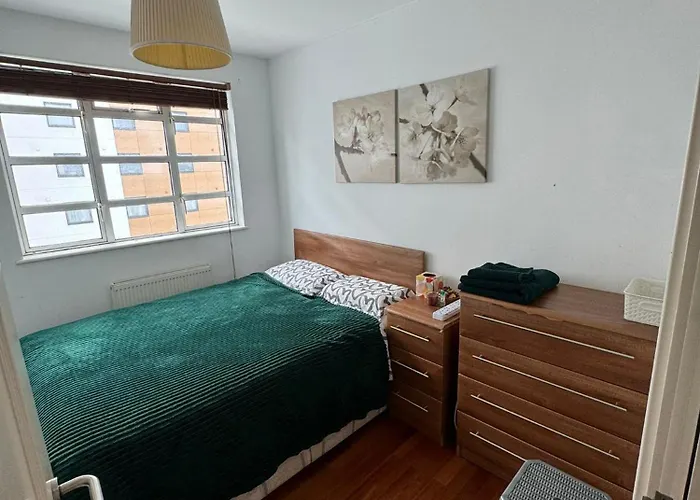 A Double Room In The Heart Of Ealing Broadway