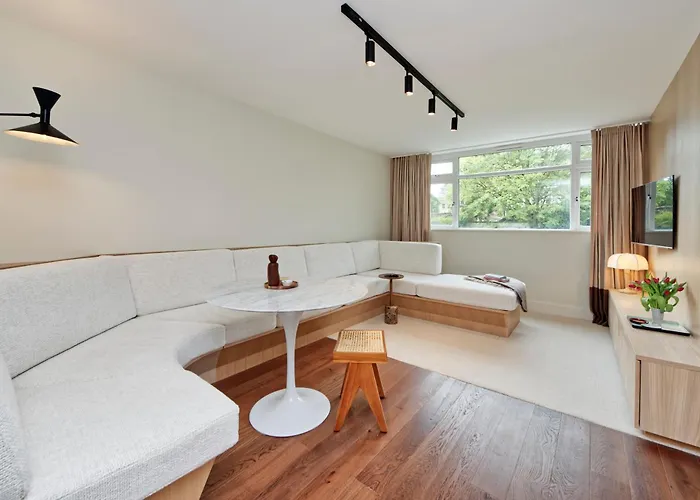 Luxury Designer Flat In Putney By Underthedoormat