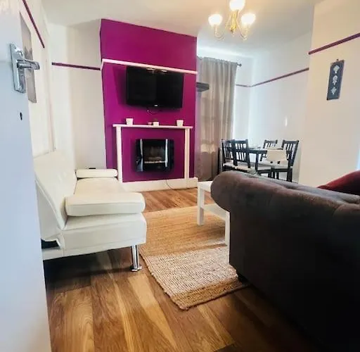 Entire 2 Bed Flat In London