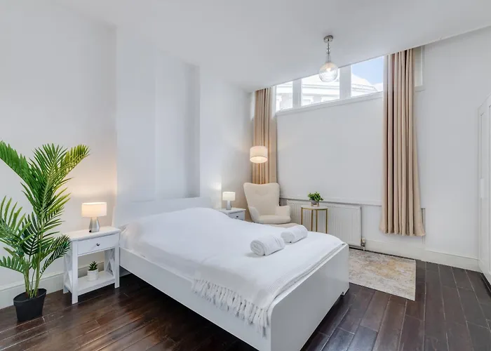 Stylish Apartment By London Eye With A Small Garden