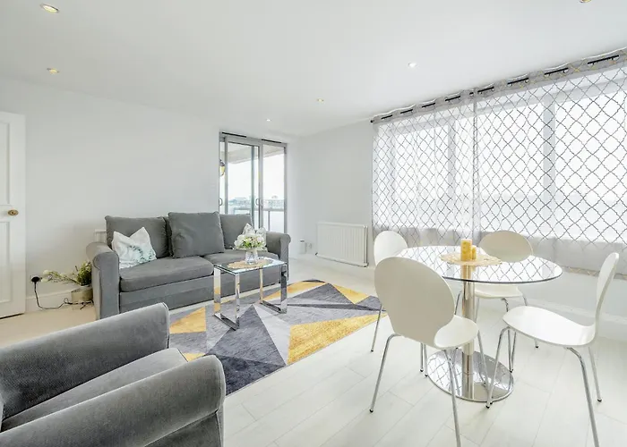 Stunning Flat In Chelsea, Kings Road With Balcony