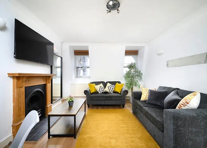 Wonderful 2Br Flat On Richmond Street