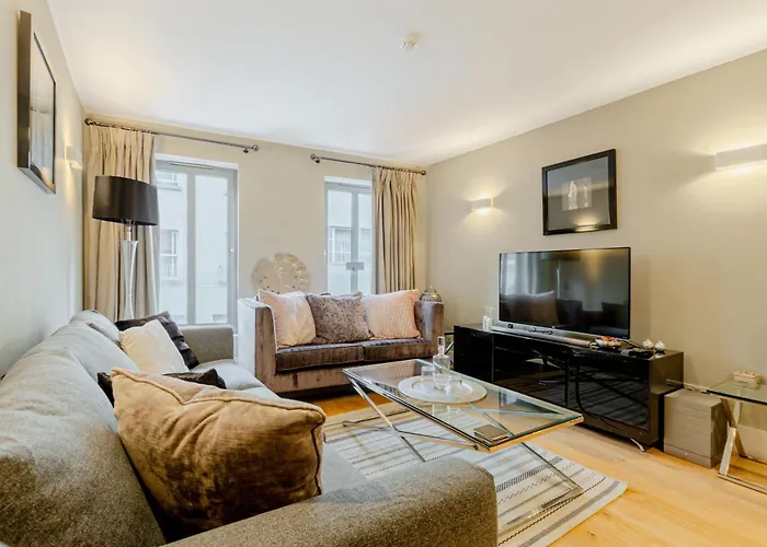 Fantastic Multilevel 3Br, Vibrant Angel, 5Min Tube