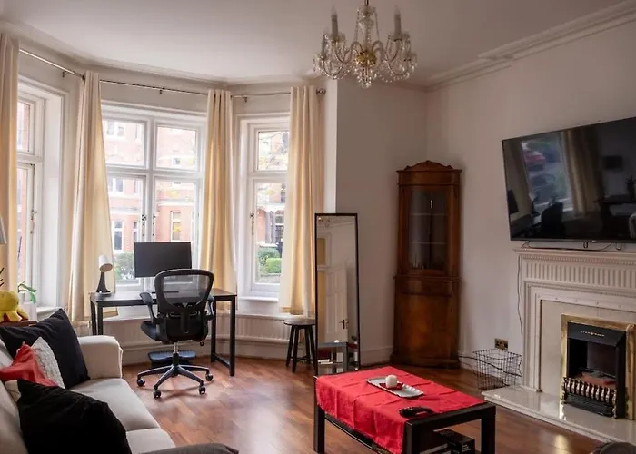 3 Bedroom Lauderdale Mansions