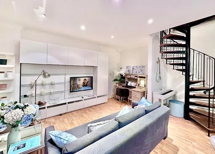 The Tiffany Suite - Gorgeous London Duplex