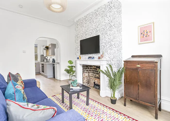 Spacious London Retreat 2 Bedroom 5 Guests