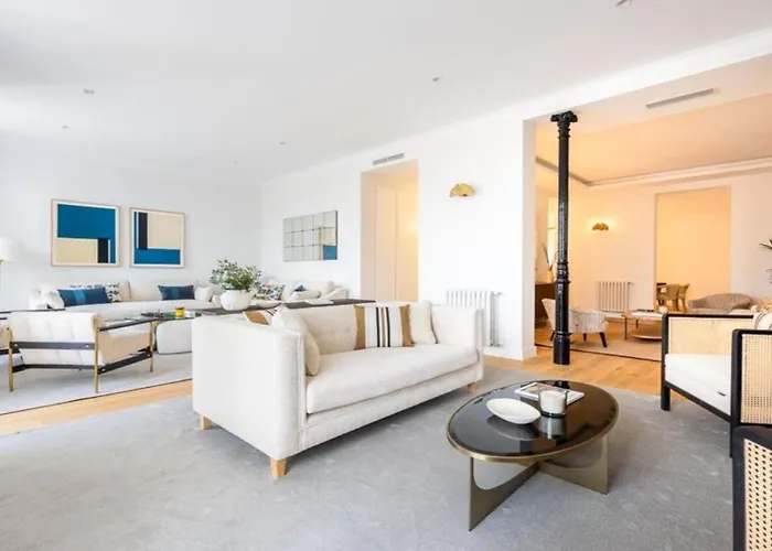 Bright 4 Bed Flat