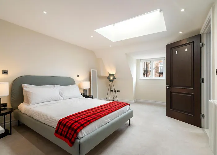 Private Room In Elegant Duplex