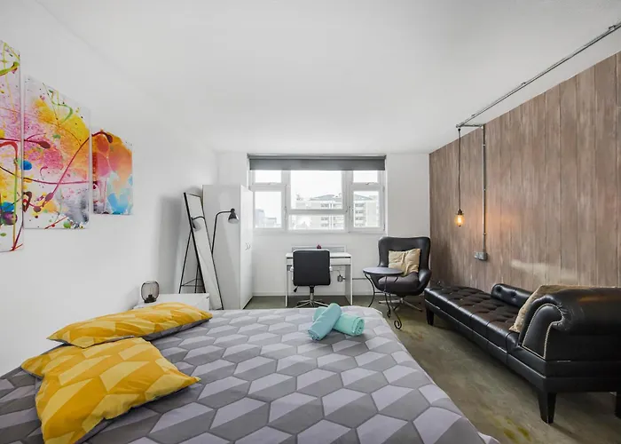 4-Bed Flat With Stunning Views