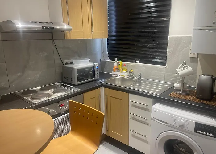 Lovely 1 Bedroom Flat 5 Minutes Walk From Station