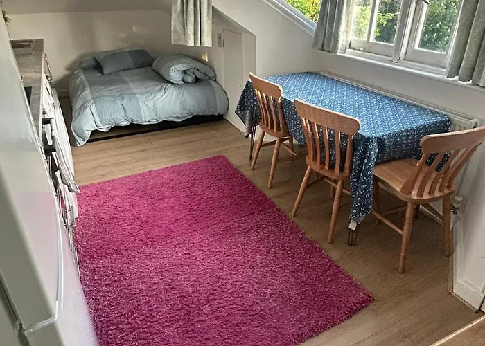 Cosy Attic Flat With Views