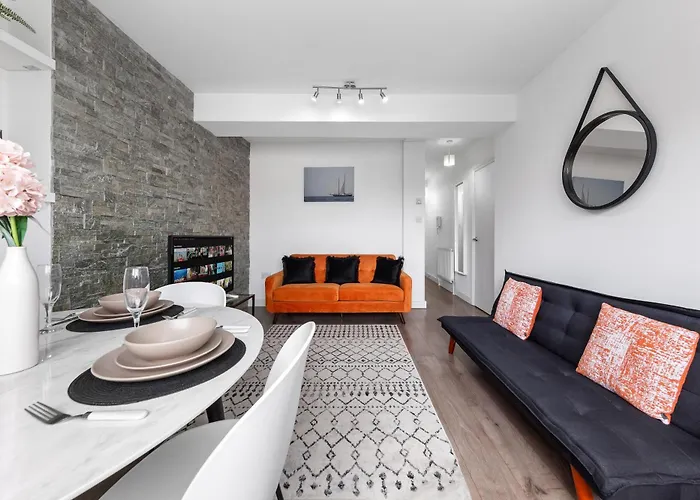 Central London Two Bedroom Serviced Apartment - Nine Elms Luxury Stay - Vauxhall & Westminster