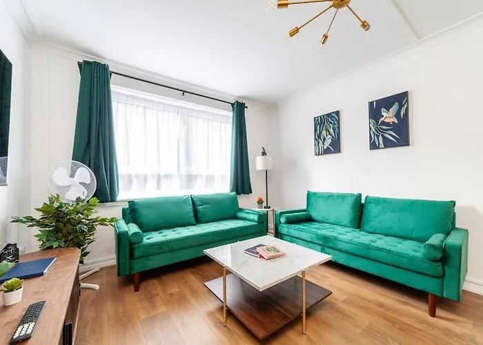 Lux 3-Bed Apartment With Patio In Central London