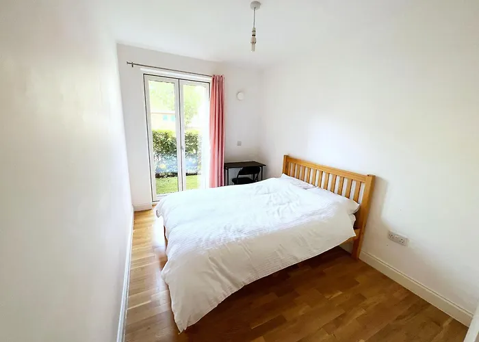 Bedroom 1, Queens Road