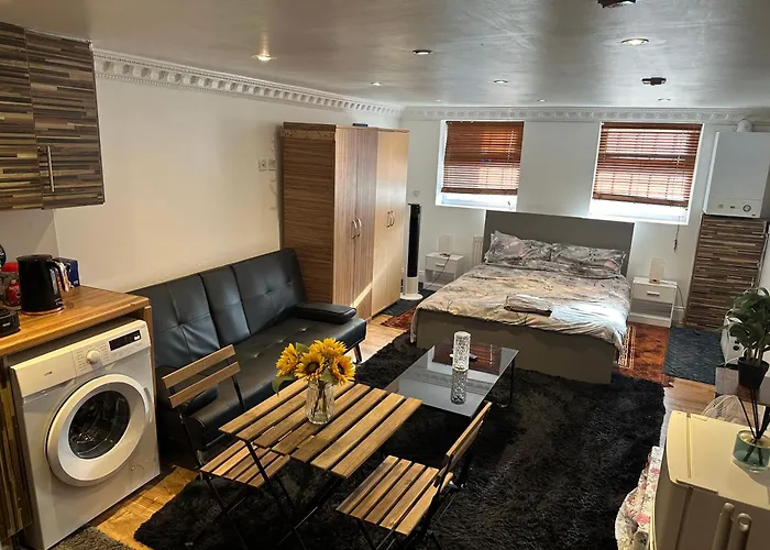 1 Bedroom Studio London S5