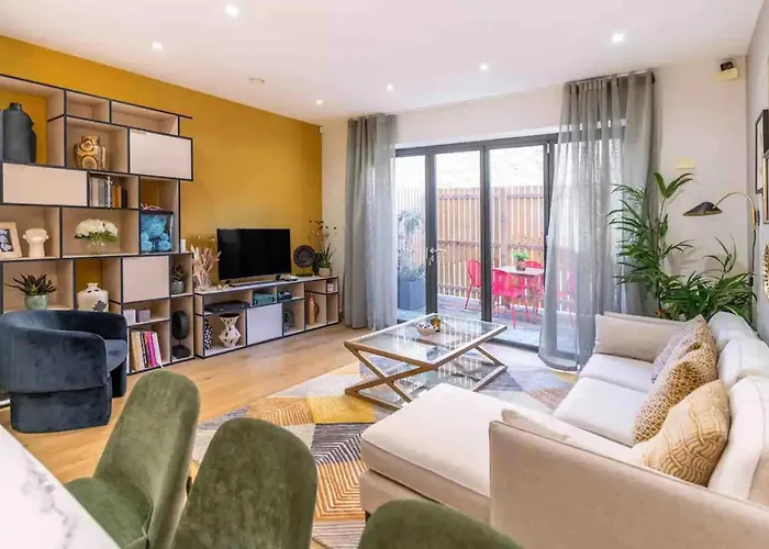 London Oasis - Spacious 4 Bedroom House