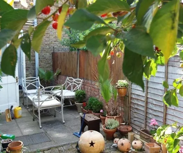Cosy London Double Room Near Wimbledon