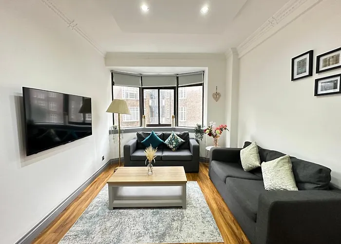 Stylish 1 Bedroom & Livingroom Apartment In Central London