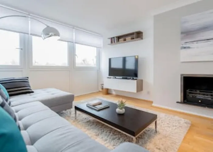 Holland Park 2 Bed Flat By Basetogo