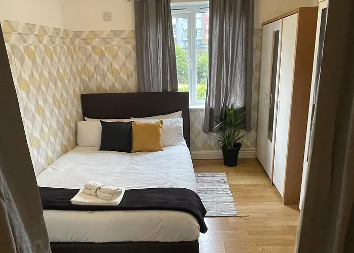 Lovely & Spacious Flat-Deptford Creekside