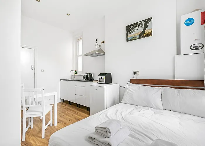 Cozy Brand New Studio In Hampsted Pass The Keys