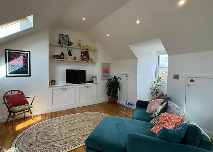 Stunningly Vibrant 1Bd Flat Lower Clapton