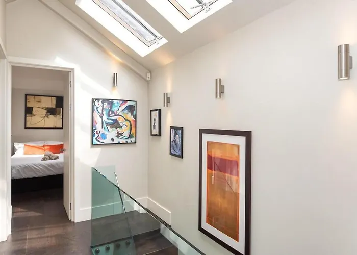 Spacious 4Br Victorian Estate In Kensington