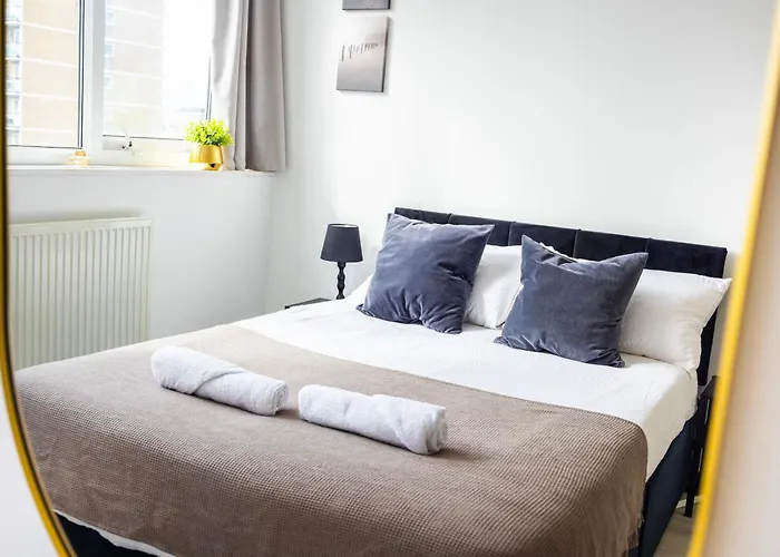 London Poplar Apartment - Sleep 4-5 - Ideal For Business Travellers & Contractors - Near Canary Wharf And Dlr Station - Parking Tickets Available On Request