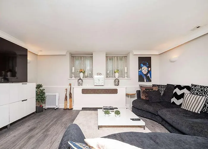 Luxury Flat In Cheslea Prime Location