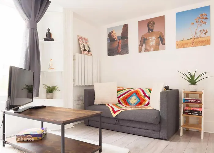 Chic Bayswater Luxury Retreat