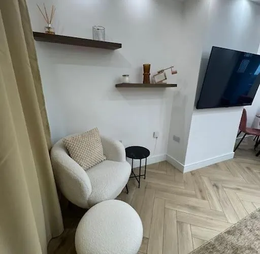 The Upper Tooting Beauty - 2Bed Ground Floor Flat