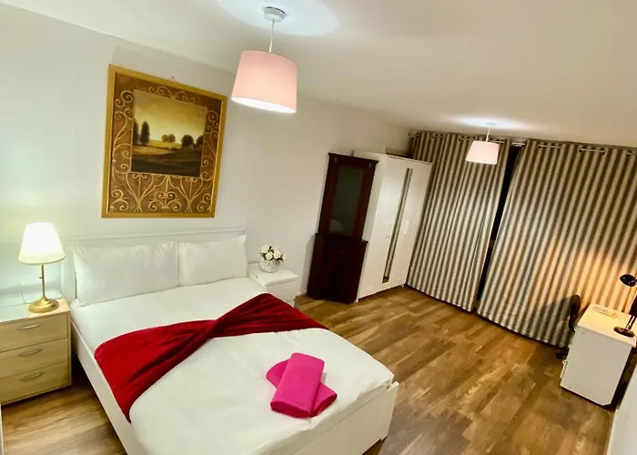 Central London 3 Bedroom Flat, Oxford Circus, W1W