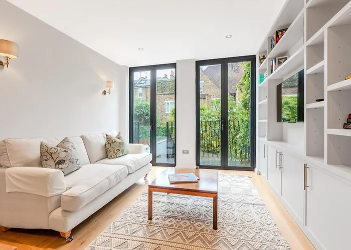 Contemporary 2Br Duplex With A Patio In Chelsea