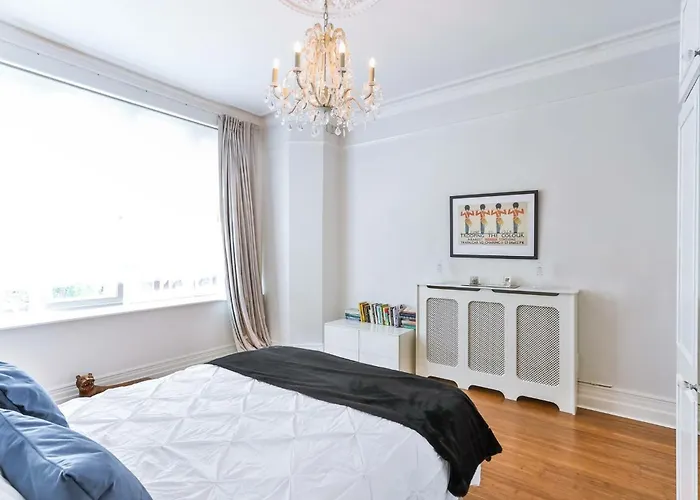 Elegant Bright Central London Flat - Sleeps 5