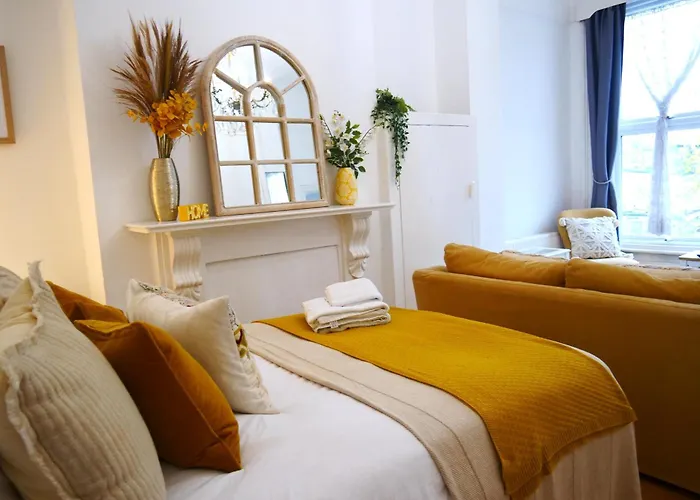 Bright London Garden Studio!