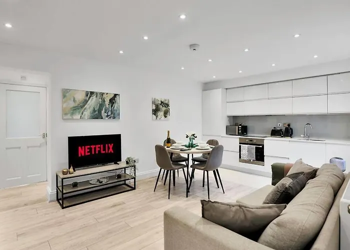 Stylish Camden Flat With Private Garden And Parking