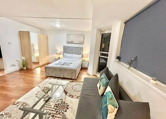Comfortable Family Apartment Near Kensington