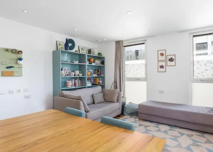 Amazing 2 Bedroom Flat In E20