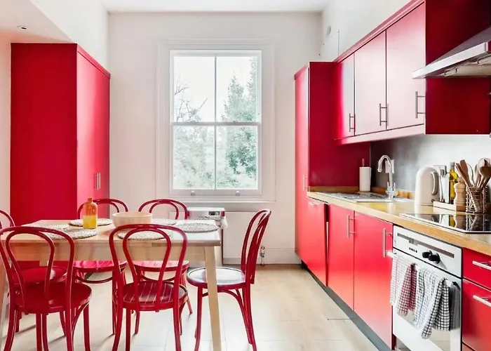 Vibrant Apartment With A Patio In Chelsea