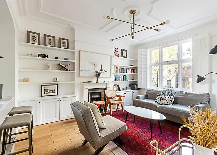 Stunning Maida Vaile Apartment