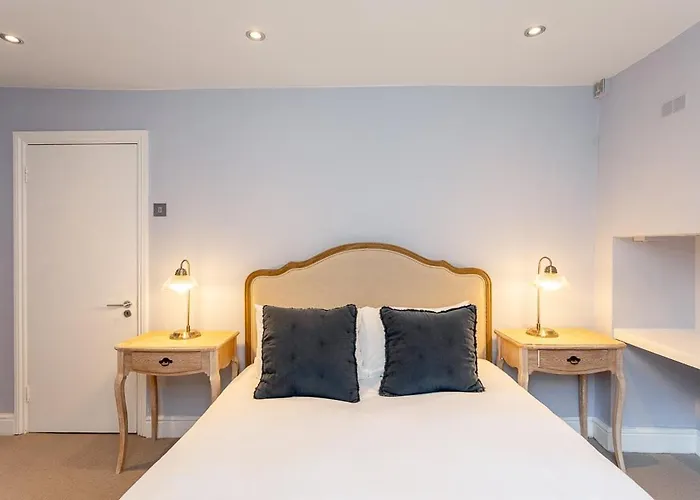 Two Bed Notting Hill Gem
