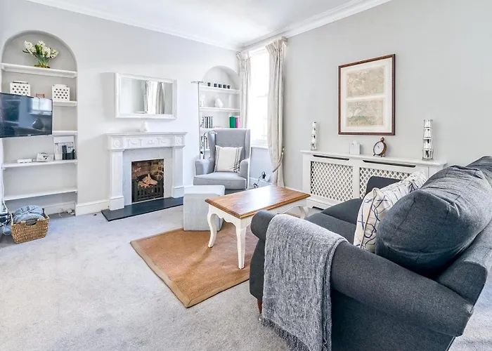 Cozy And Spacious Kensington Maisonette