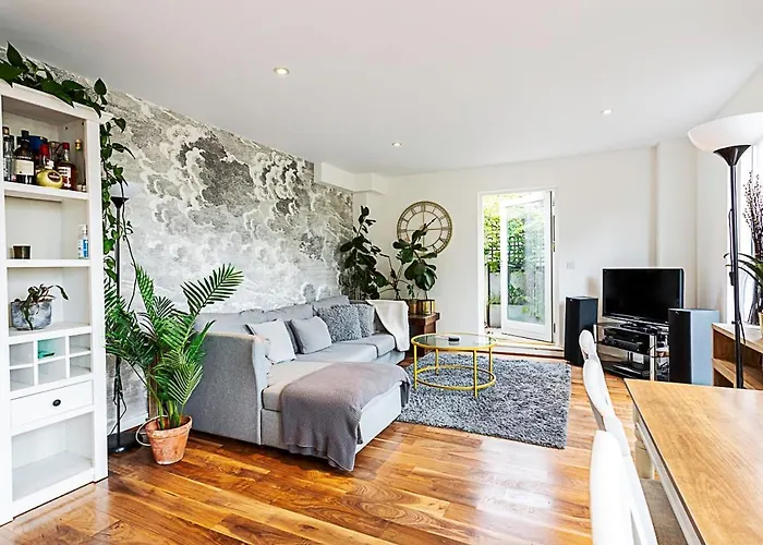 3 Bed Luxury Penthouse In Shoreditch