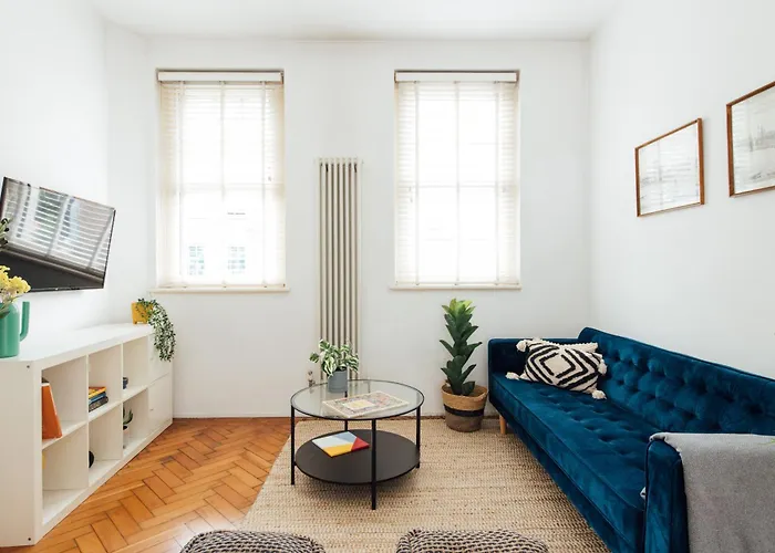 Unique 2 Bedroom Flat On Stoke Newington High Street