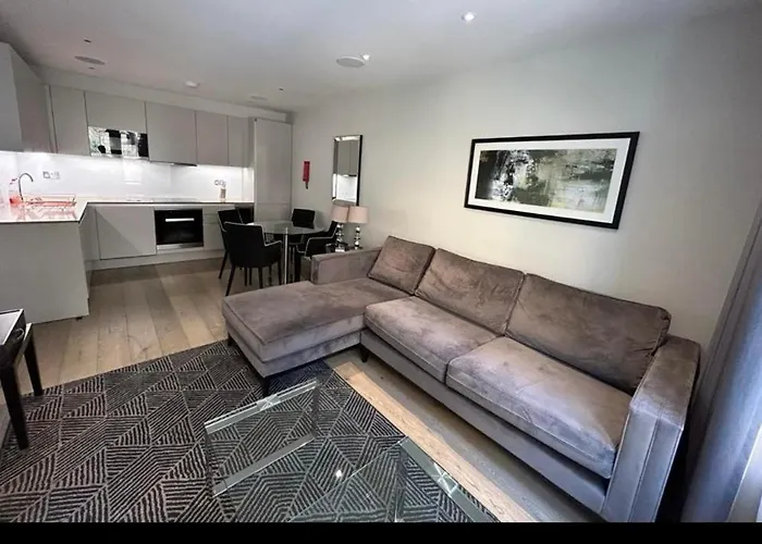A Stunning 2 Bed Flat To Let In Victoria London