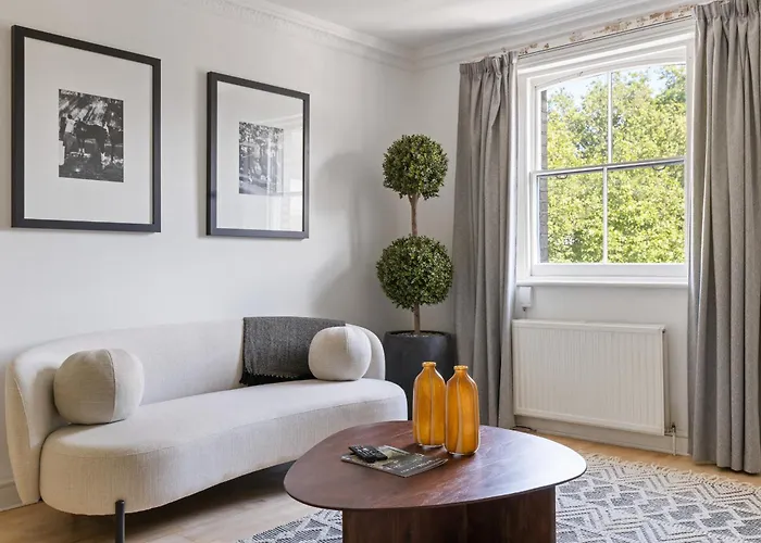 Royal Hideaway - La Reserve South Kensington