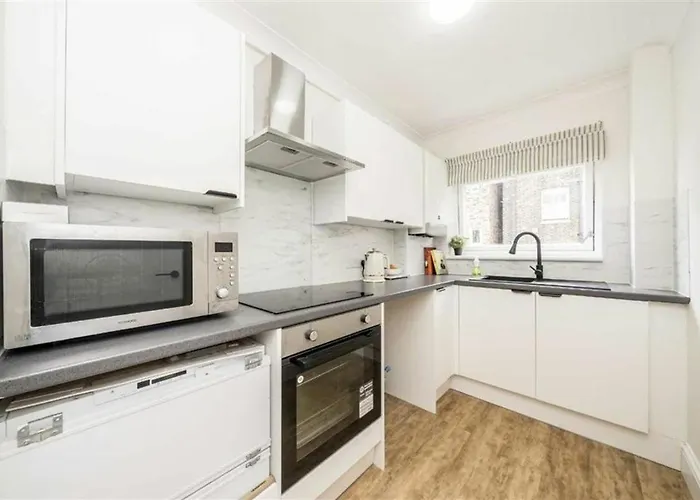Bright Newly Refurbished Apartment